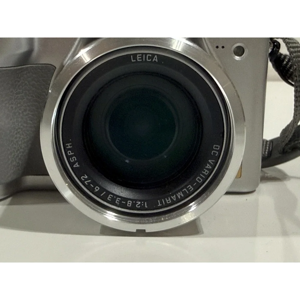 PANASONIC Lumix DMC-FZ4 Digital Camera w/ Battery, Charger, 512mb SD Card -WORKS